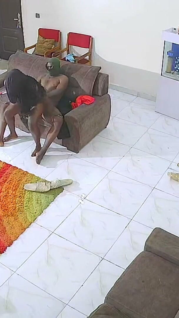 Funfor10k straight videos only: काला ठग विशालकाय सुन्दर औरत द्वारा उसके लंड को चूसा और चोदने के लिए आता है