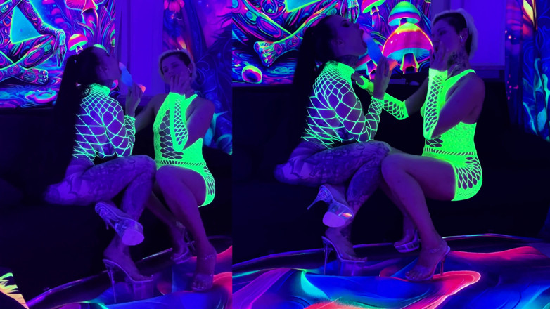 MissAlessaMilano: Neon Light with 2 Crazy Girls