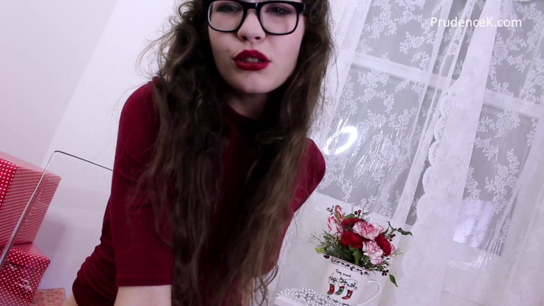 Prudence K Hairy & Shaving Fetish: Femdom: Kerst cuck kuisheid brunette laarzen bosje kontaanbidding