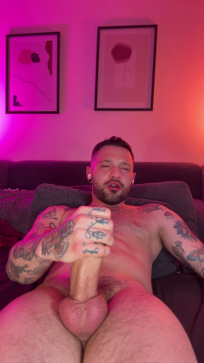 Igor Lucios: Jerking off My Big Fat Cock While Sniffing My Sweaty...