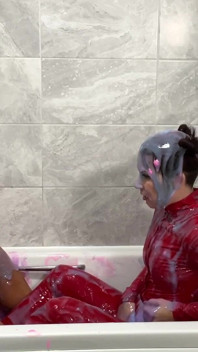 Latex Gunge met Belle Ohara