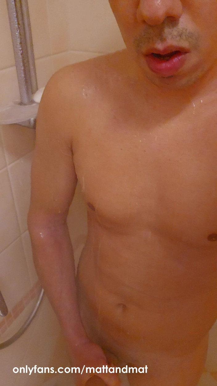 Matt_AP: Mandi dan ngocok kontol