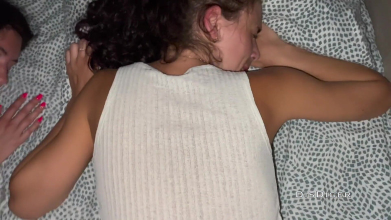 Dis Diger: 自制的俄罗斯狂欢，在派对后与朋友一起操两个美女