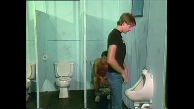 Mon Amie: Me pegue no banheiro