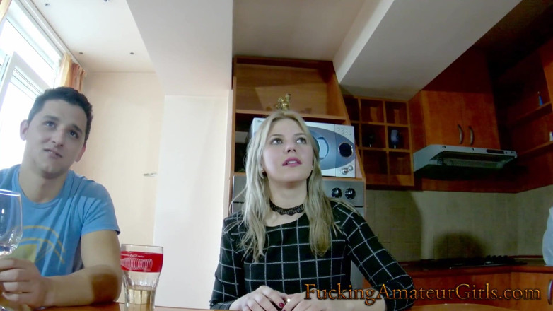 Fucking Amateur Girls: Detrás de la escena, actores divirtiéndose, comiendo y provocando