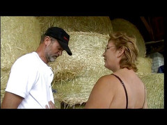 Out Sexxx: Zralá žena ošukaná na farmě
