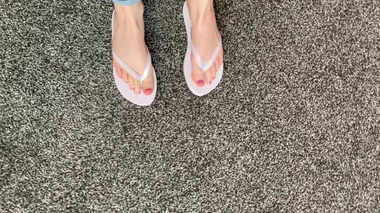 Alice Bean: 샌들 발 굴욕