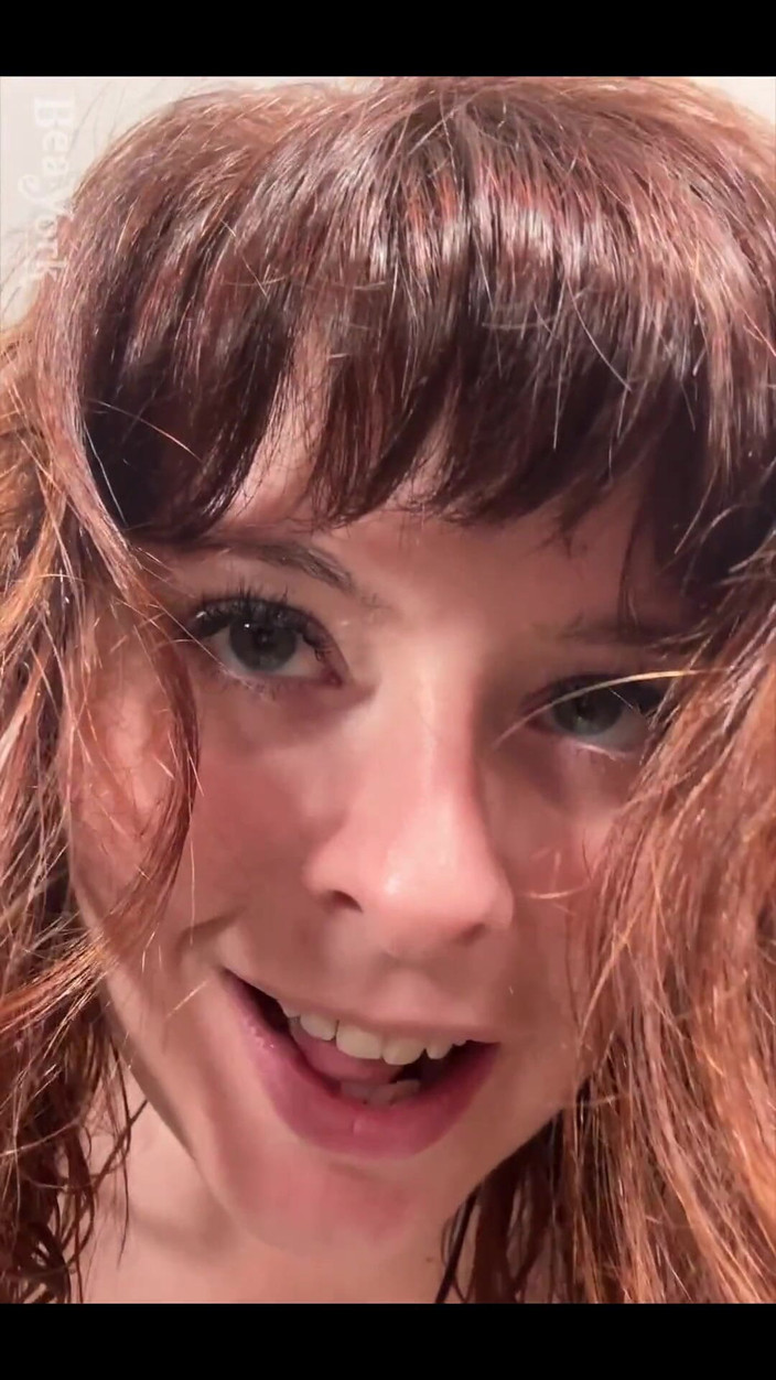 Bea York: Cavalcando un dildo