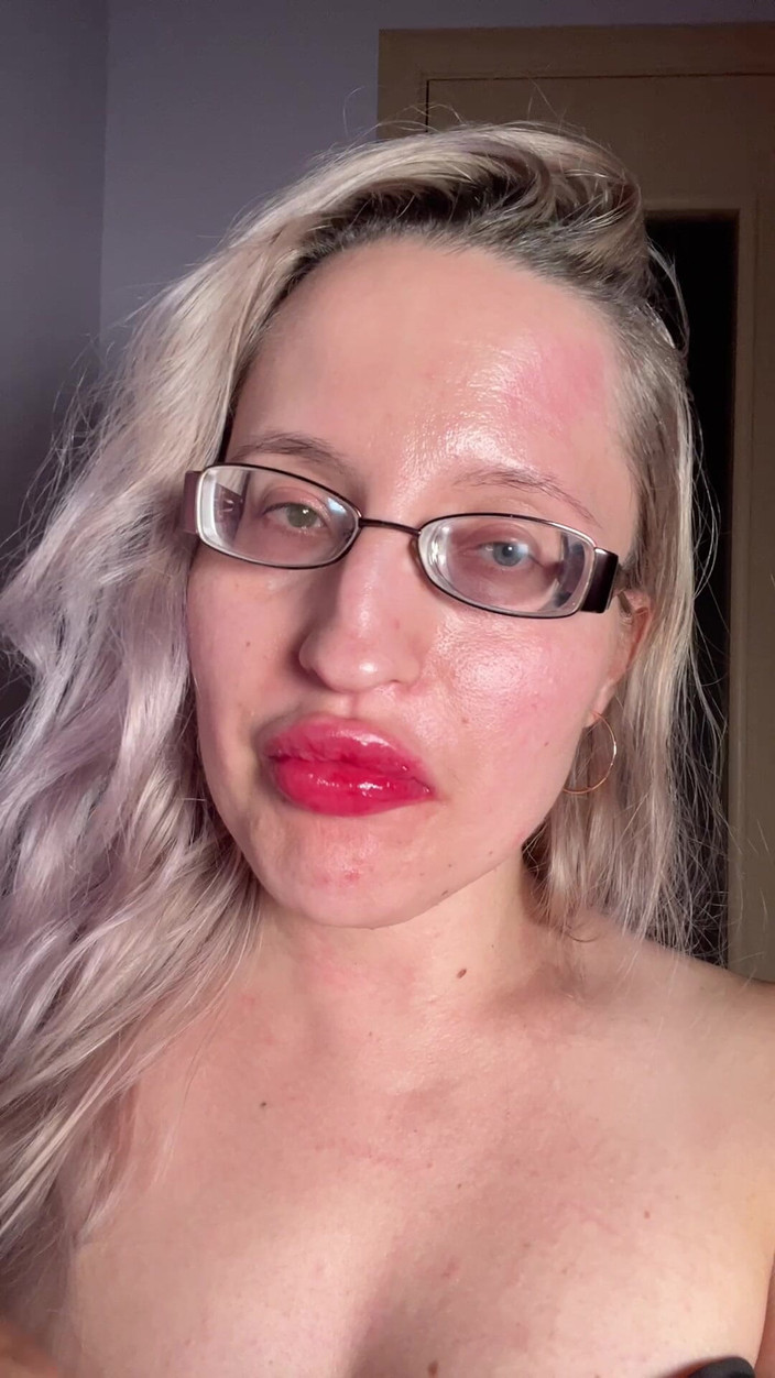 FinDom Goaldigger: 여신 골키퍼에게 항복: 더러운 Findom JOI와 총 재정 항복