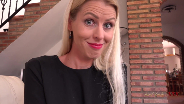 Aunt Judy's XXX: AuntjudysXXX - la calda MILF lynna Nilsson ti porta a casa...