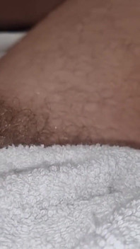 Arrapata e sexy | Sborrata su un grande cazzo - sputa sul cazzo e si masturba velocemente