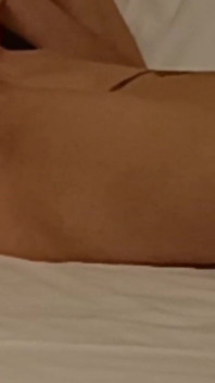 Kelly e sua buceta pulsante em um momento de prazer do amor e orgasmo forte
