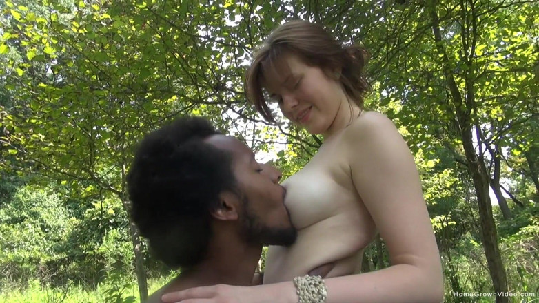 Homegrown Interracial: Ze krijgt een lading sperma in het gezicht in het...