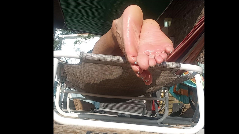 Midsouth Foot Fetish: Mis suelas aceitosas para masturbarme demasiado, bajate y explíname