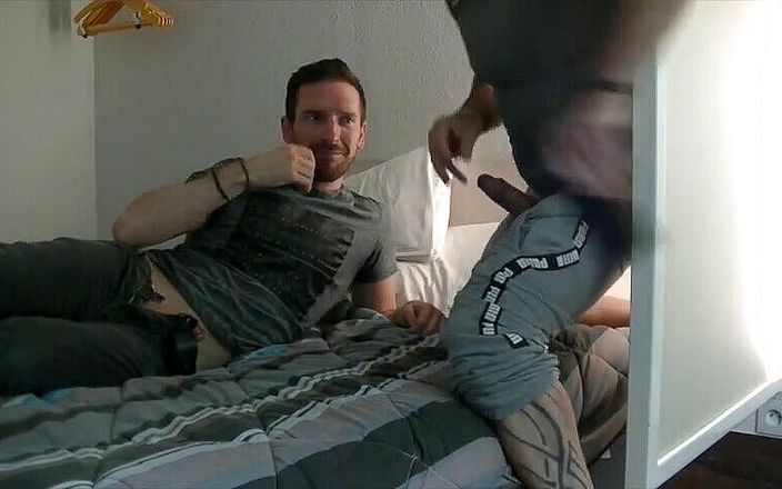 Gaybareback: Prosty facet pieprzy mnie oklep z kutasem XXL