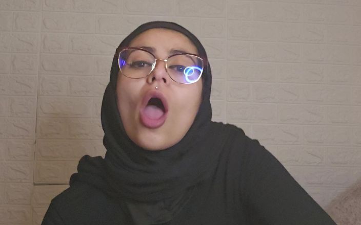 MiaNIqab: Bú chân và dương vật giả lỗ hậu của tôi...