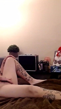 Abby 69 ters kovboy kız çömeliyor takma yarak amcık yalıyor