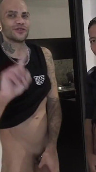 Fabien follada en la mañana por 2 chicos