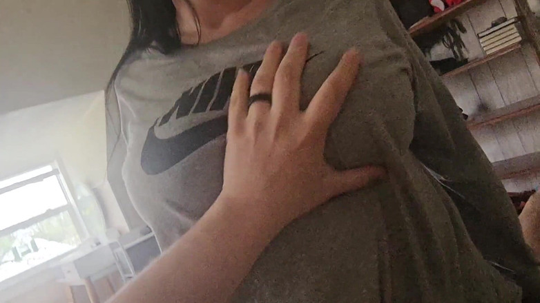 LEXI AND DAN: सुंदर बड़े स्तनों और काले बालों वाली प्रेमिका के स्तन चूसे जाते हैं और गहरी टपकती चूत में वीर्य