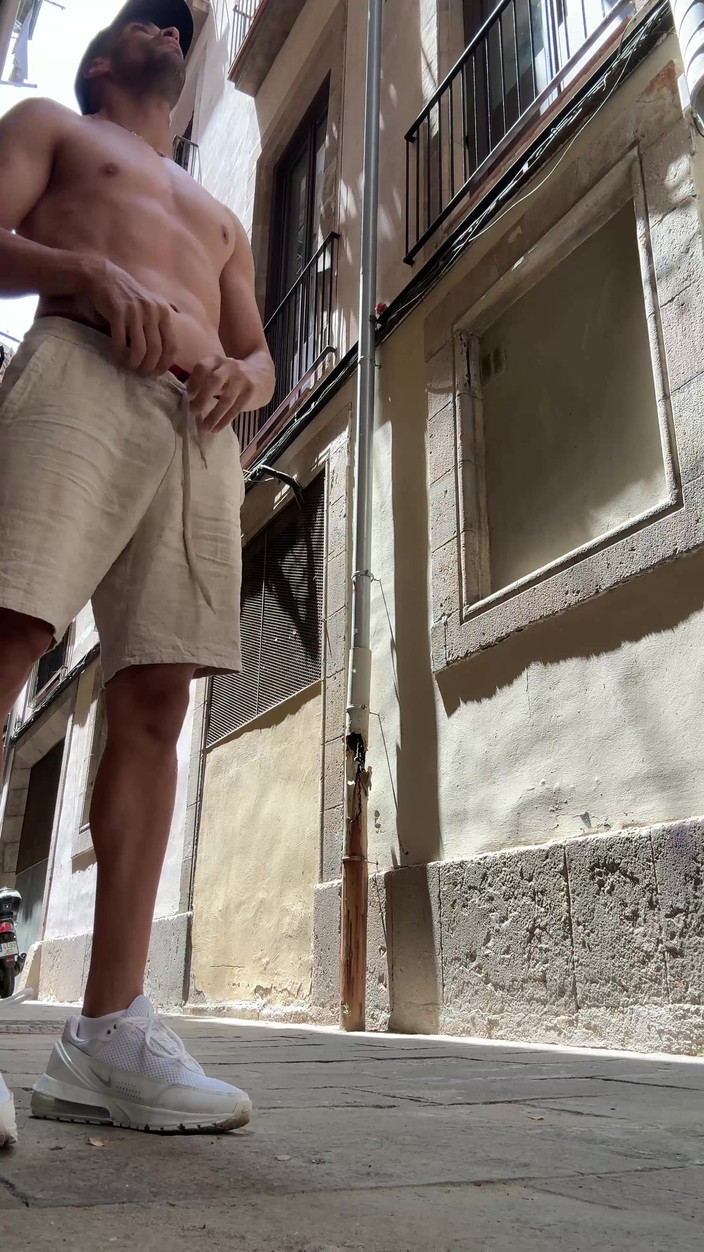 Paul Williams: 在巴塞罗那街头全裸