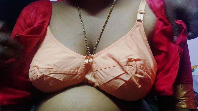 Desi Mohini: Frumoasă mătușă indiană cu Big Boy