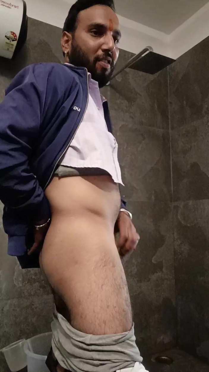 Rajasthani-old-lover: インドのデシ男性は手コキを楽しんでいます