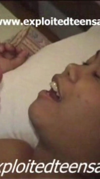 Eksklusif lebah amatur Thai, filem penuh, pelajar kurus 18 plus, cowgirl berdiri pelbagai posisi, punggung kecil molek, pancutan muka yang bagus.