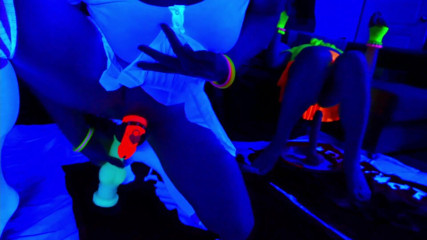 Lucy Essex CD: Lucy Essex cd เล่นกับดิลโด้เอเลี่ยนเรืองแสงใต้แสง UV