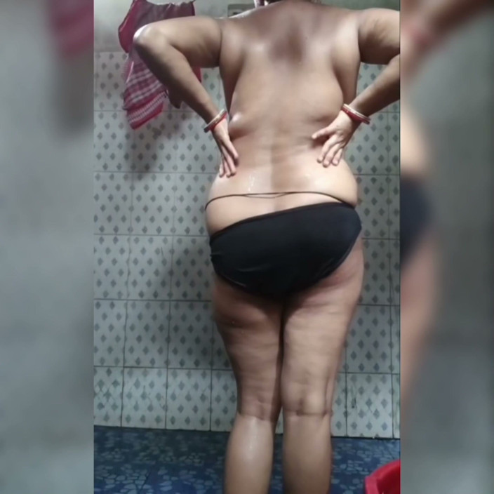 Myselfsb: Bathroom Sexy Desi Bhabhi Bathing