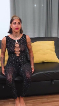Gangbang pertama untuk yang ganas. Valeria Del Rio, Terharu Dengan Ayam Jantan Dalam Palsu