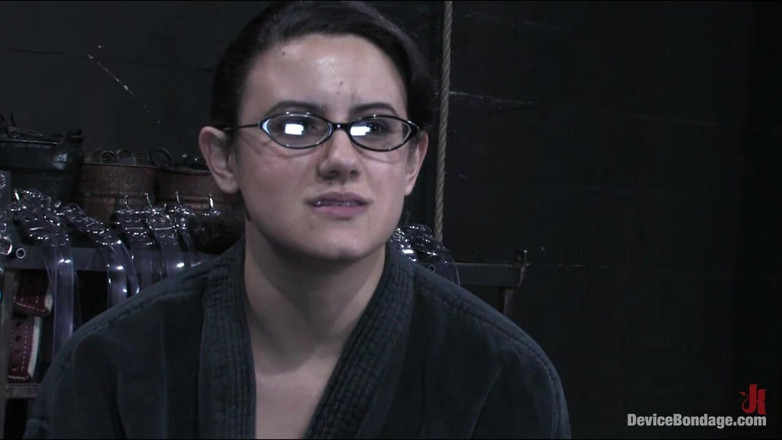 Device Bondage by Kink: Den penny play s análním ponížením obličeje