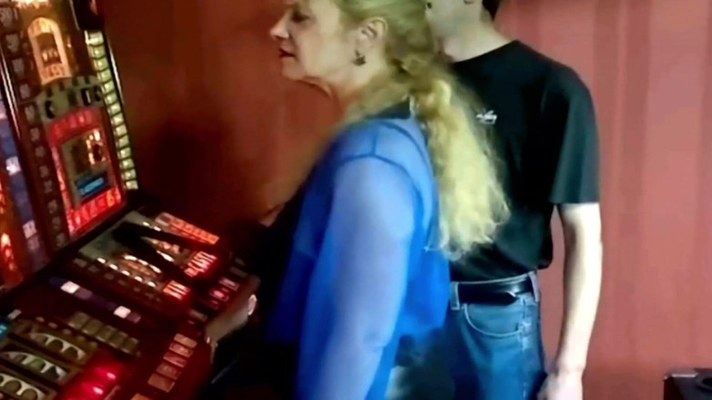 Filles Francaises: Blonde reife dame aus frankreich bekommt ihre fersen geleckt