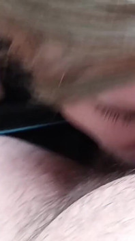 Sumisa milf puta consigue follada en la cara y semen en la cara