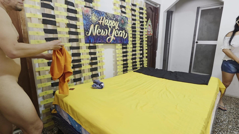 NEGRITA SEXY: 喉の渇いた継母が汚れた継息子の片付けを手伝う:激しいクリーム射精と潮水