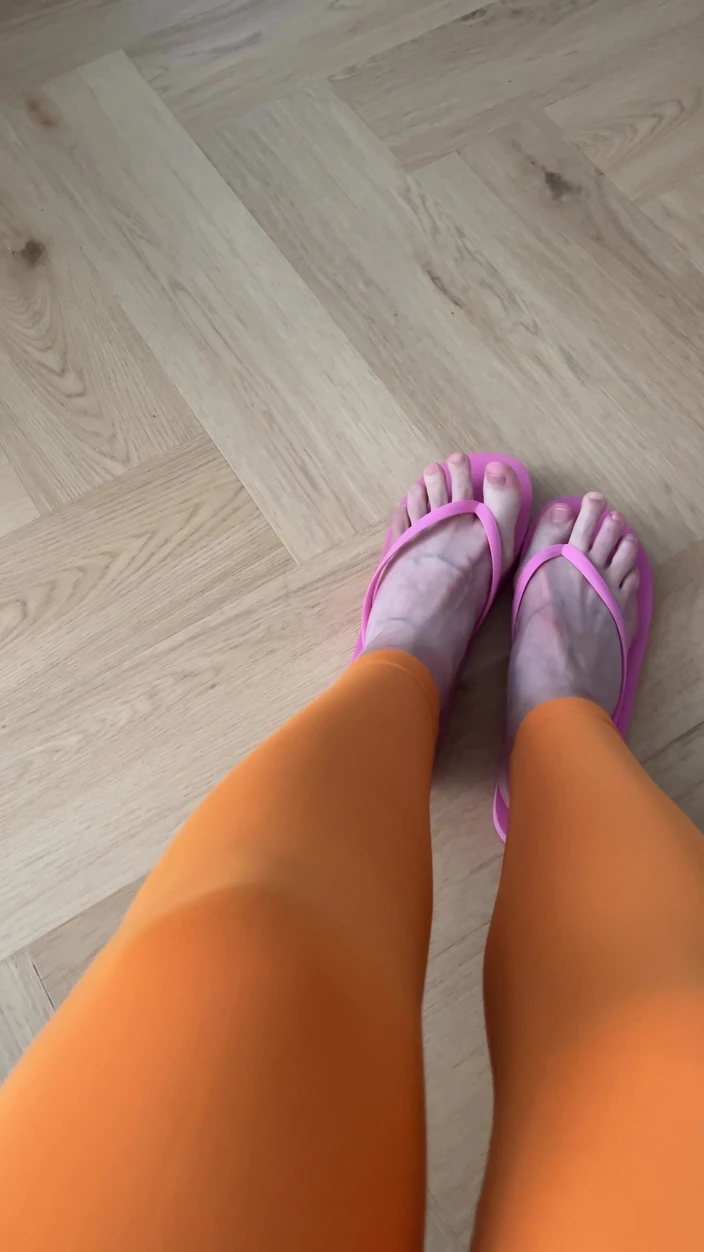 Show Feet in Flip Flops: Foot Fetish, Solo, Amateur Porn | Faphouse