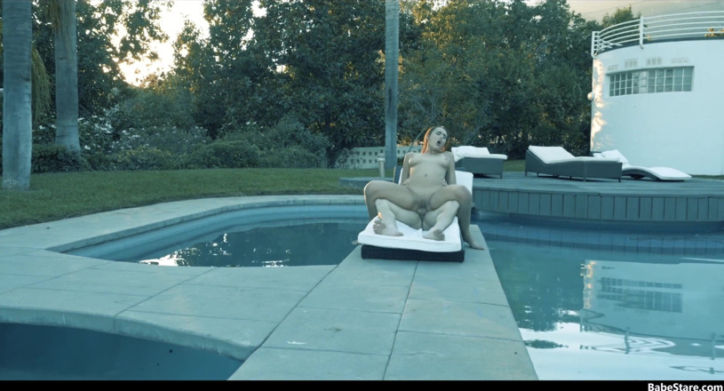 Babe Stare: Modelo glamour se la follan al aire libre hasta que...