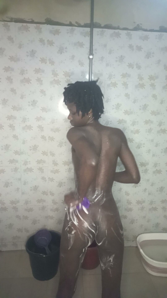 Dwuxxx: وقت الاستحمام مع Dwuxxx