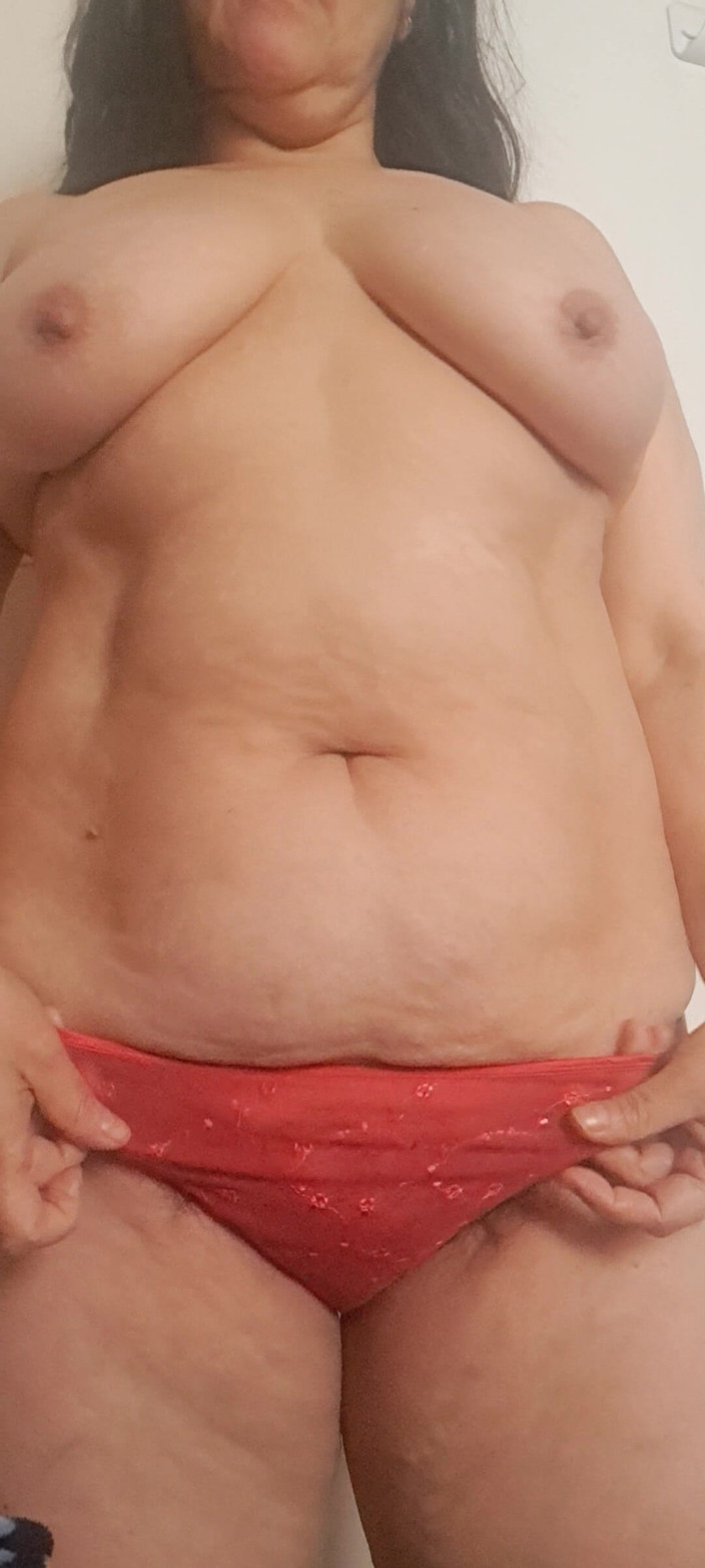Mommy big hairy pussy: С красными трусиками