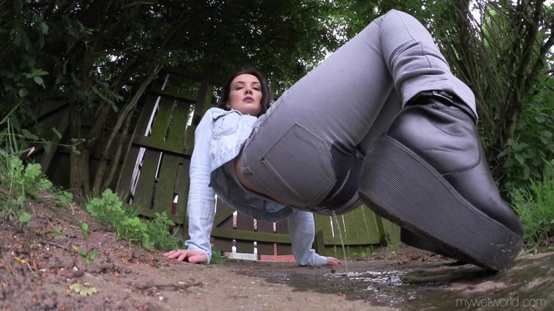 Faye Taylor: Grey jeans outdoors pissing and walking