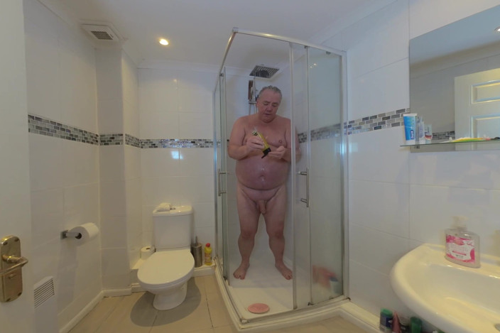 Solo Male VR180 Billy the Bear: Vr180 Getting Soapy in the Shower