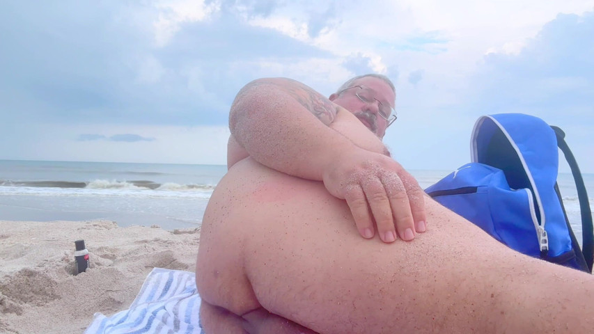 Midget Musclebear with a Fat Ass Has a Huge Hands Free Cum (Hand free)