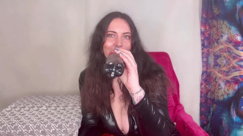 MissFFW: Miss ffw को फिज़ी ड्रिंक और बर्पिंग का मजा मिलता है