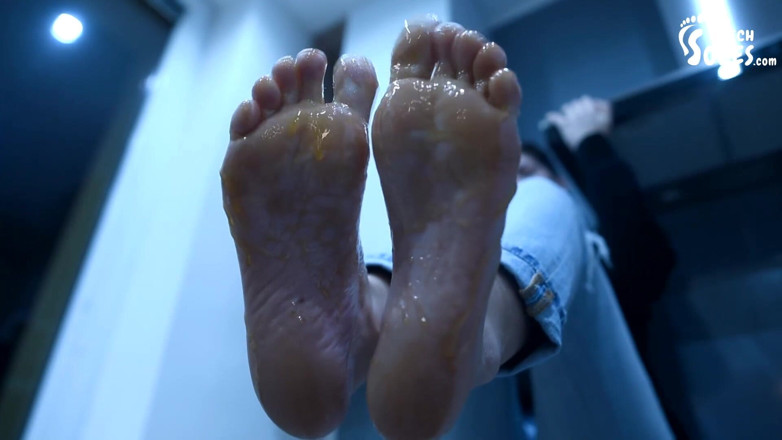 Czech Soles - foot fetish content: Босые ноги в лапке, фут-фетиш, вкусный видео от первого лица!