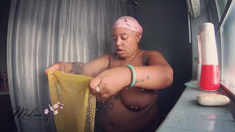 Mulan Blossom: Bbw bohyně sprcha prsa