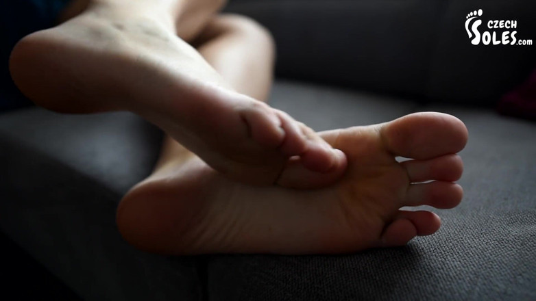 Czech Soles - foot fetish content: 初撮影時のアイベットの柔らかい靴底