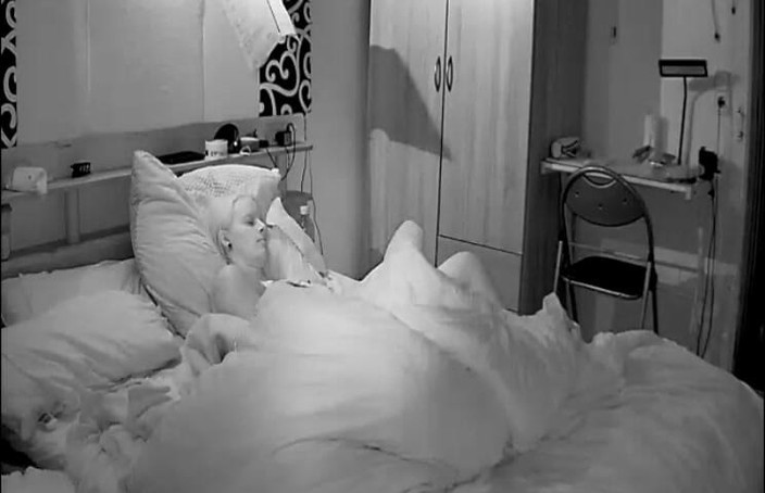 KittieNoOne: El îmi spune ce să fac pe camera noastră