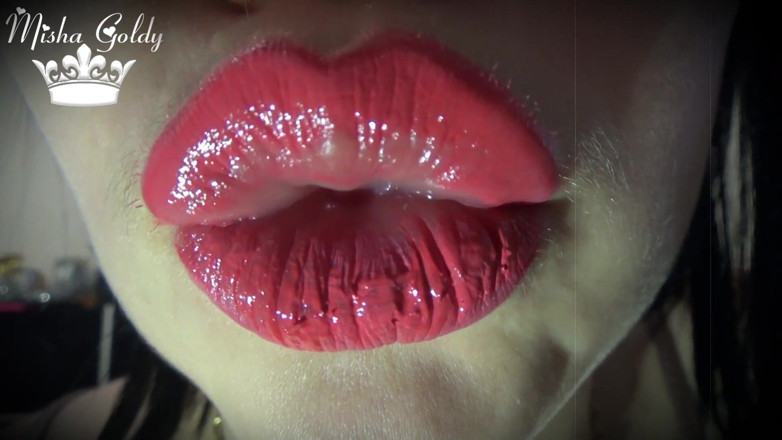 Goddess Misha Goldy: Lipgloss lust