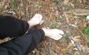 Legsistance: Sadece ben ve ayaklarım bahçede ve sokakta değil yapraklarda shufflin...