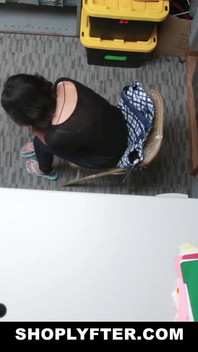 Kısa saçlı dolandırıcı yakalanıp sikiliyor