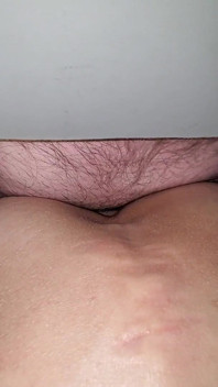 Gloryhole šukání a creampie pro bi manžela a manželku